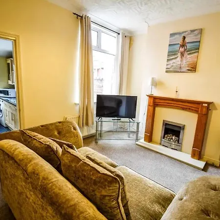 Fitzwilliam House -3 Bedrooms - Sleeps 5 * Redcar