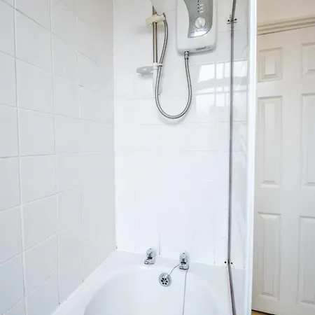 Fitzwilliam House -3 Bedrooms - Sleeps 5 * Redcar