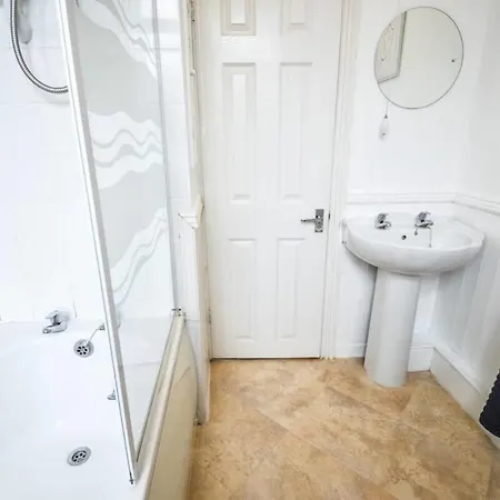 Fitzwilliam House -3 Bed House شقة *