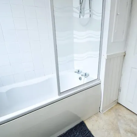 Apartman Fitzwilliam House -3 Bedrooms - Sleeps 5 *