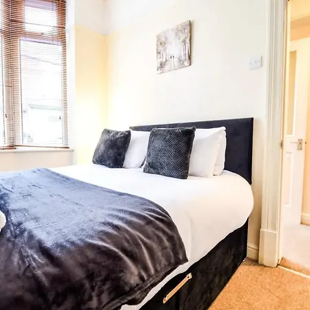 Fitzwilliam House -3 Bedrooms - Sleeps 5 *